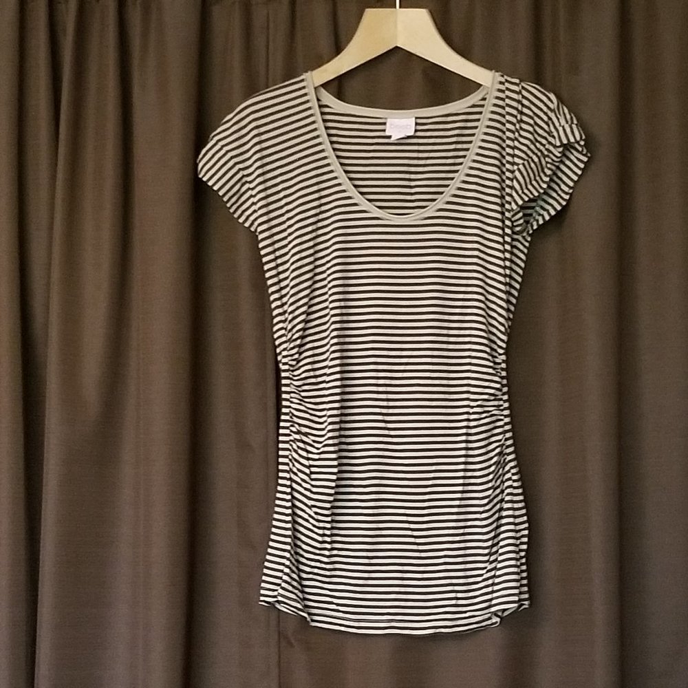 Boob brand maternity t-shirt size M